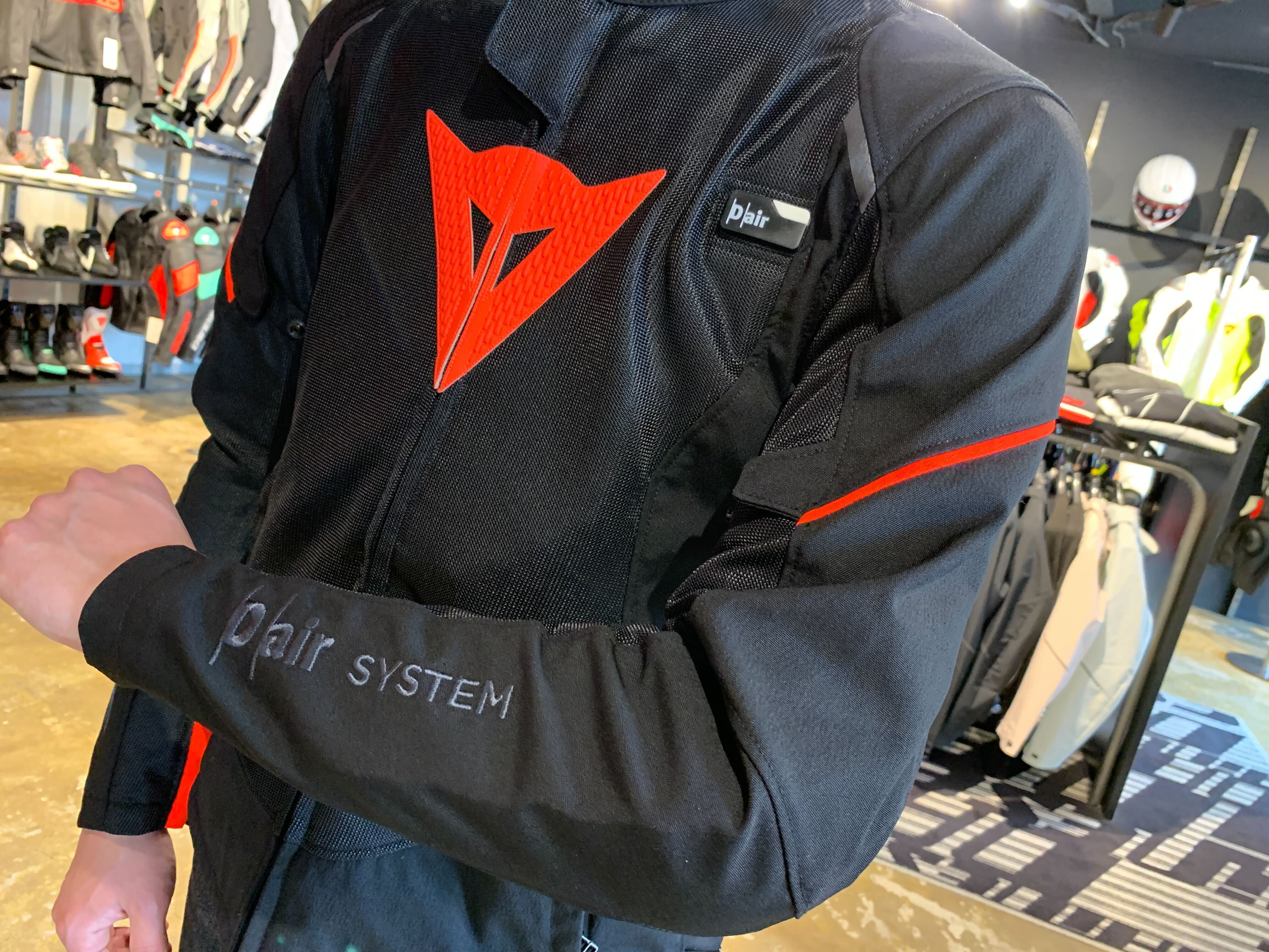 待望のエアバッグ×メッシュジャケットのオールインワンモデルが